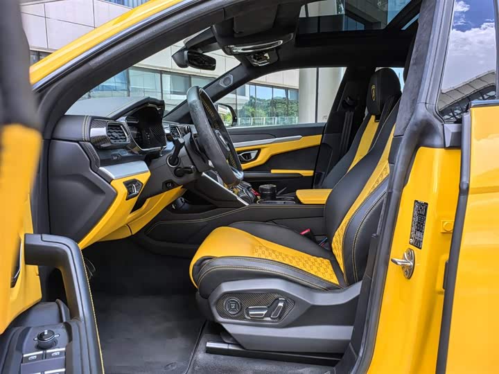 Фото 5 - Lamborghini Urus