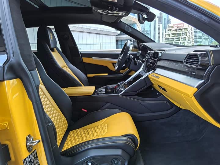 Фото 9 - Lamborghini Urus