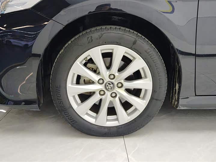 Фото 6 - Toyota Camry