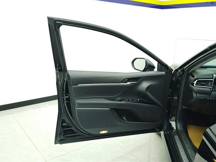 Фото 7 - Toyota Camry