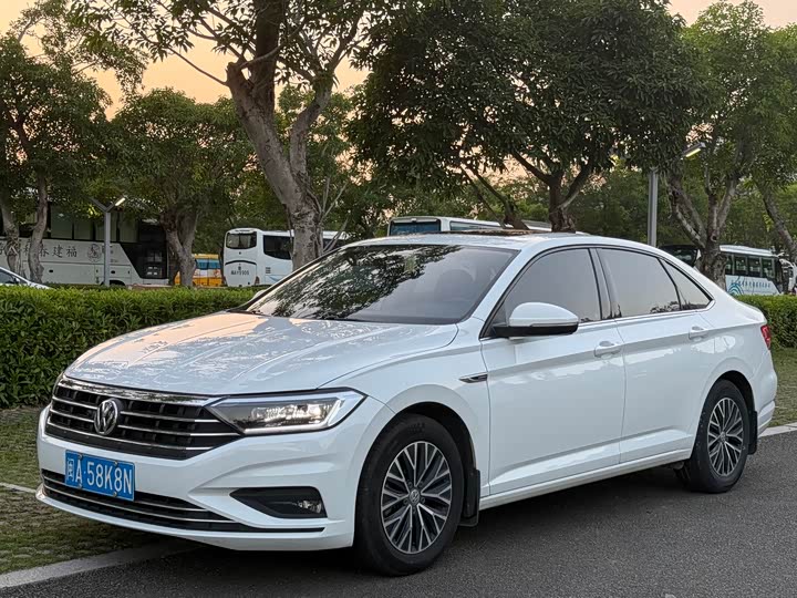 Фото 1 - Volkswagen Sagitar L