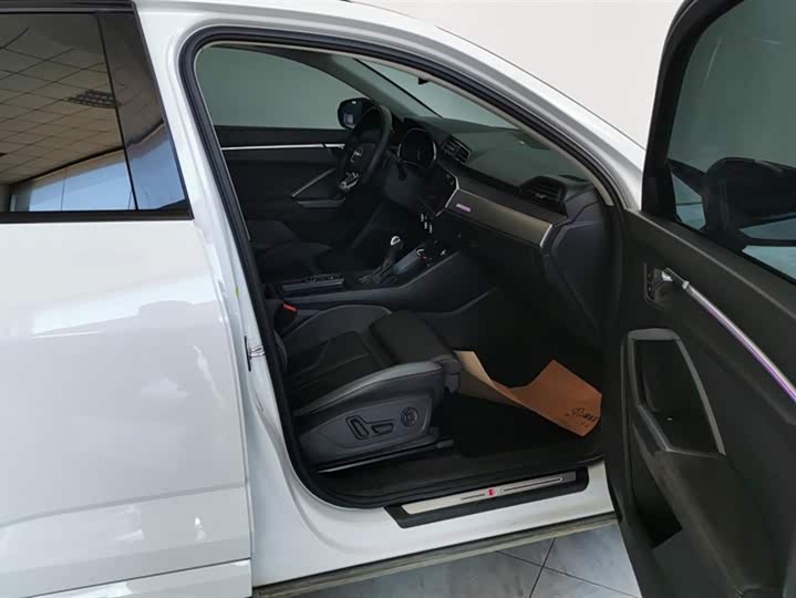 Фото 8 - Audi Q3