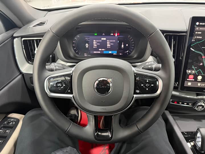 Фото 6 - Volvo XC60