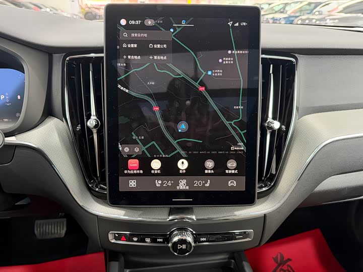 Фото 8 - Volvo XC60