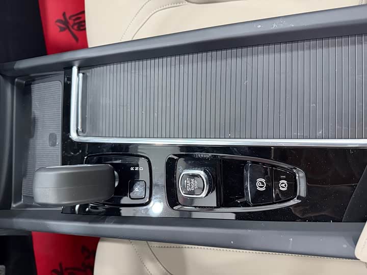 Фото 9 - Volvo XC60