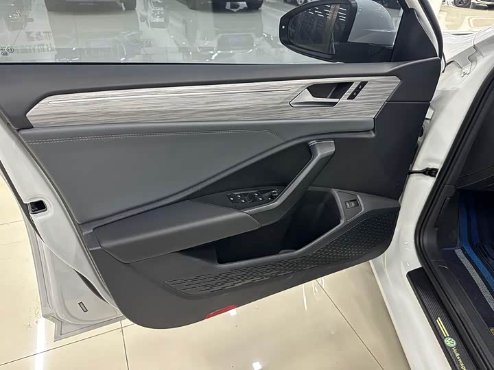 Фото 8 - Volkswagen Sagitar L