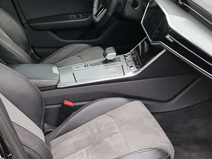Фото 9 - Audi A6L