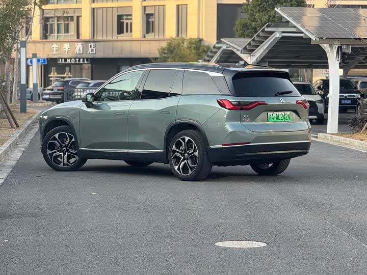 Фото 2 - Nio ES8