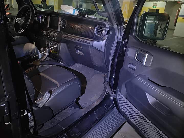 Фото 8 - Jeep Wrangler Hybrid