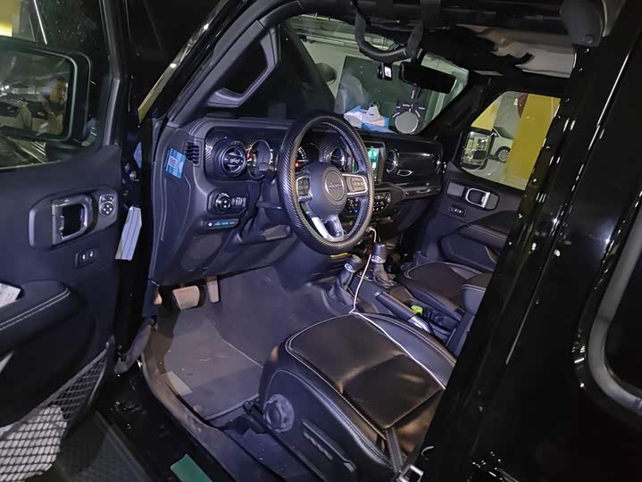 Фото 9 - Jeep Wrangler Hybrid