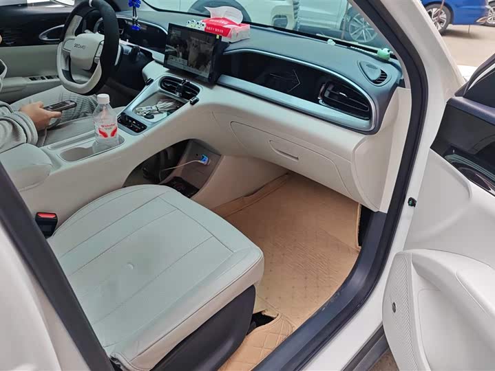Фото 8 - Geely Galaxy Geome