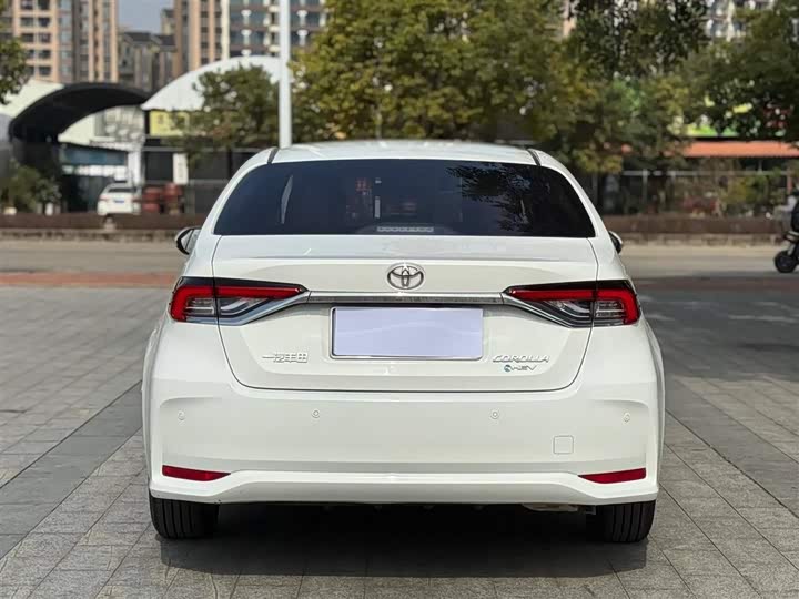 Фото 8 - Toyota Corolla