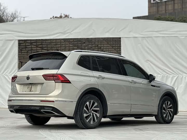 Фото 3 - Volkswagen Tiguan L Hybrid