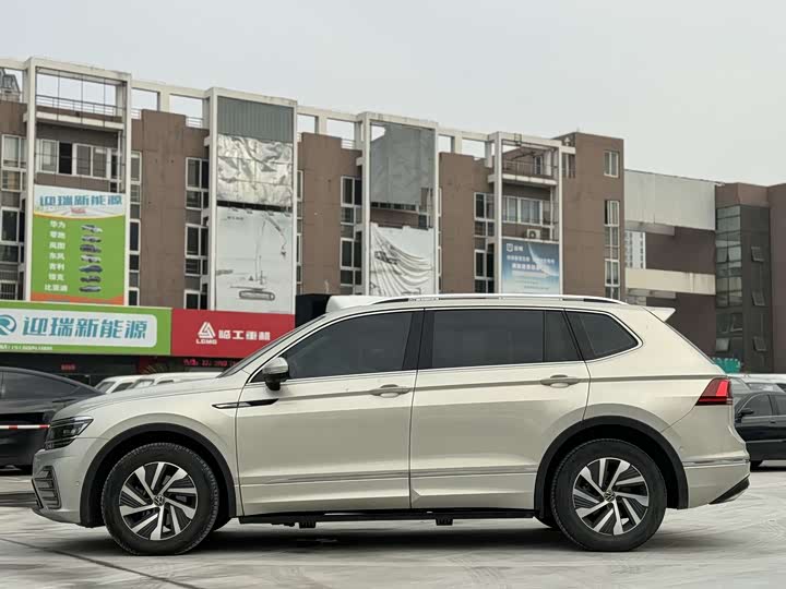 Фото 8 - Volkswagen Tiguan L Hybrid