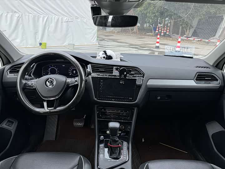 Фото 9 - Volkswagen Tiguan L Hybrid