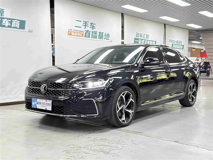 Фото 1 - Volkswagen Passat