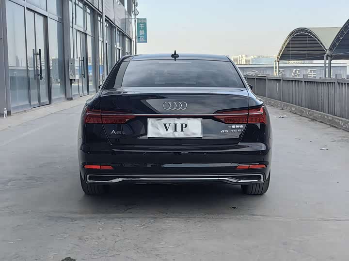 Фото 9 - Audi A6L