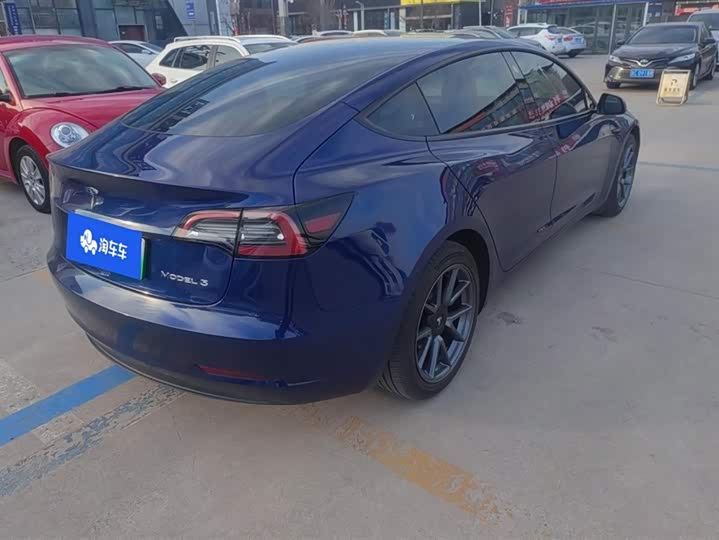Фото 3 - Tesla Model 3