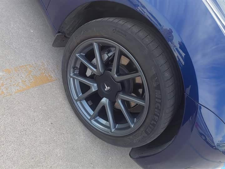 Фото 6 - Tesla Model 3