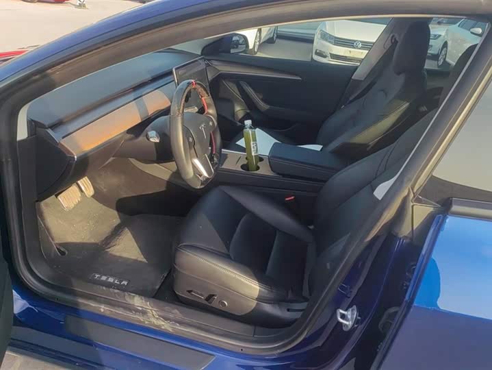 Фото 9 - Tesla Model 3