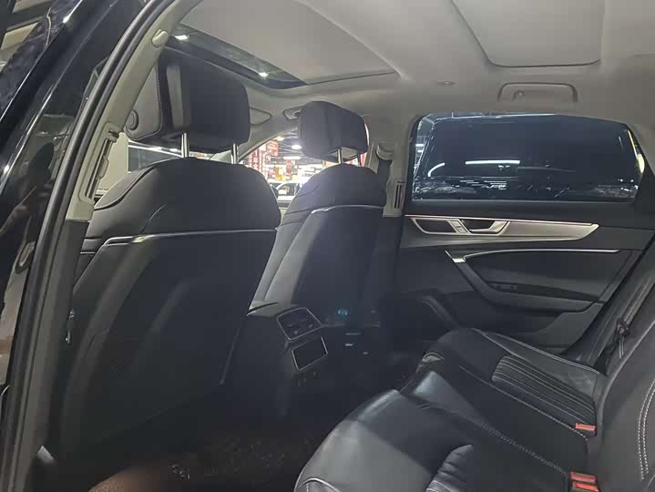 Фото 6 - Audi A6L