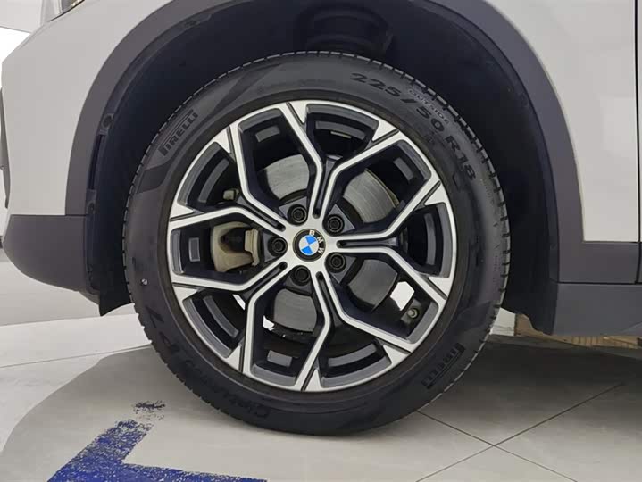 Фото 6 - BMW X1
