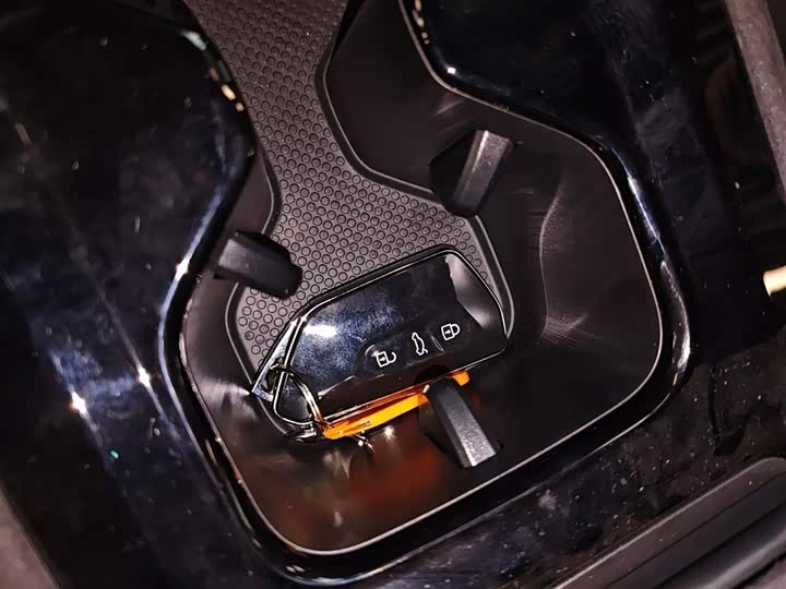 Фото 9 - Volkswagen Tiguan L Pro