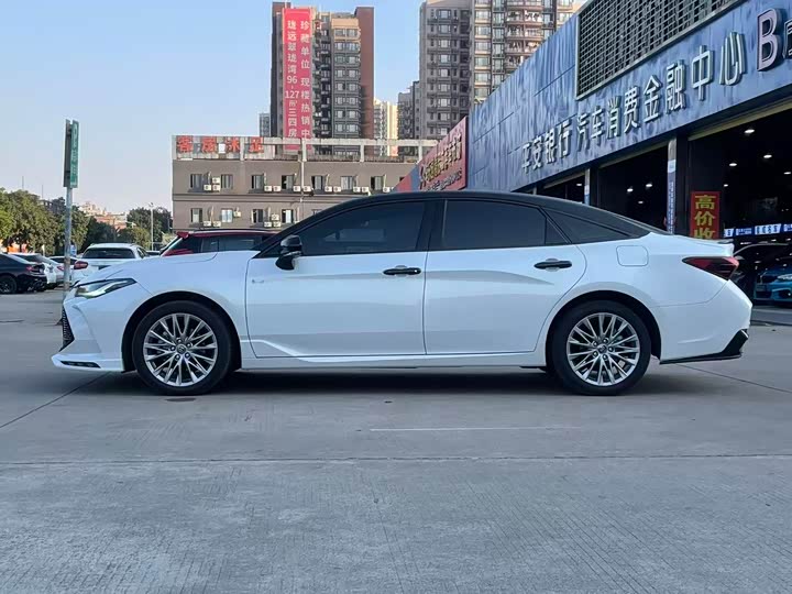 Фото 8 - Toyota Avalon