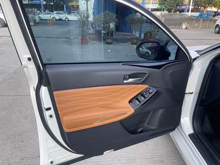 Фото 9 - Toyota Avalon