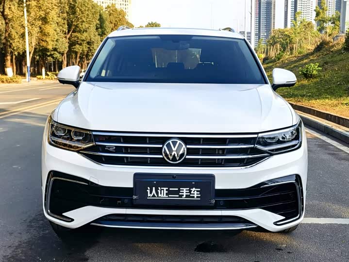 Фото 2 - Volkswagen Tiguan L Pro