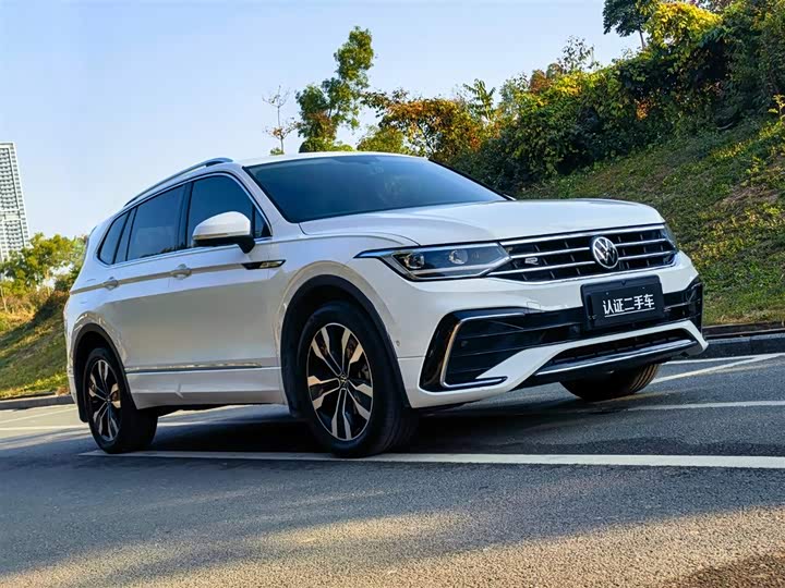 Фото 3 - Volkswagen Tiguan L Pro