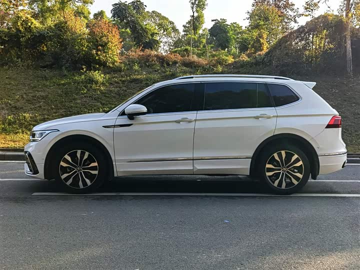 Фото 4 - Volkswagen Tiguan L Pro