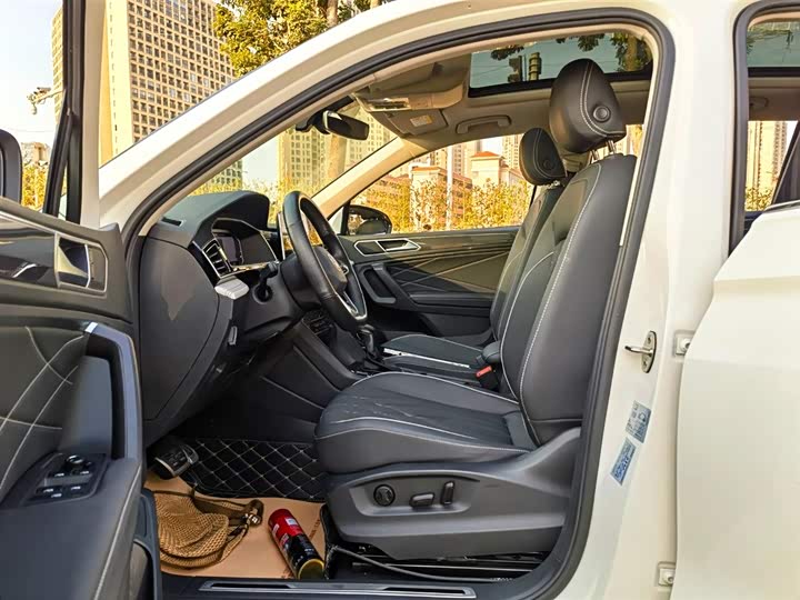 Фото 9 - Volkswagen Tiguan L Pro