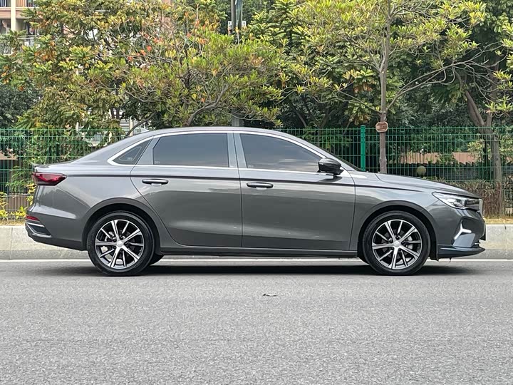 Фото 6 - Geely Emgrand