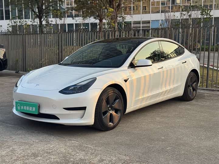 Фото 1 - Tesla Model 3