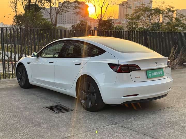 Фото 5 - Tesla Model 3