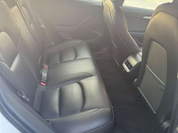 Фото 9 - Tesla Model 3