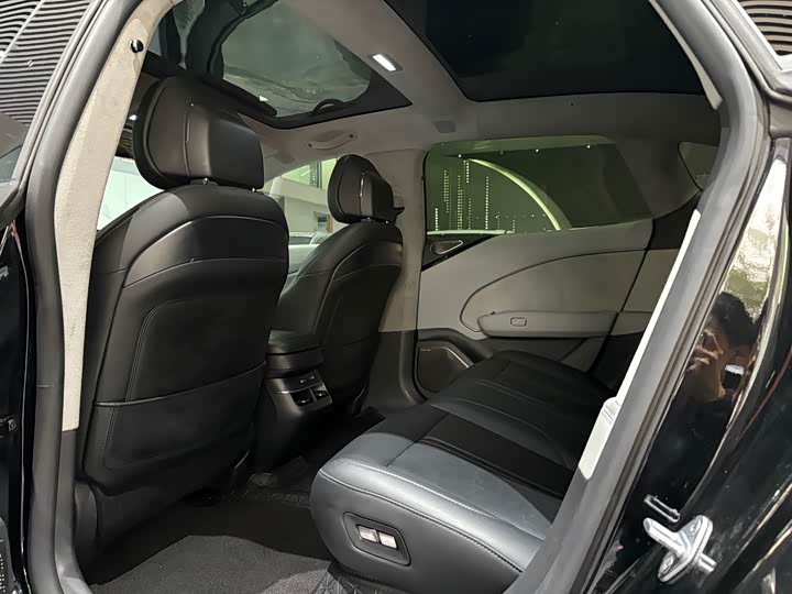 Фото 6 - Zeekr 007