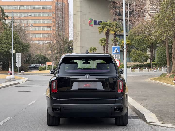 Фото 4 - Rolls-Royce Cullinan