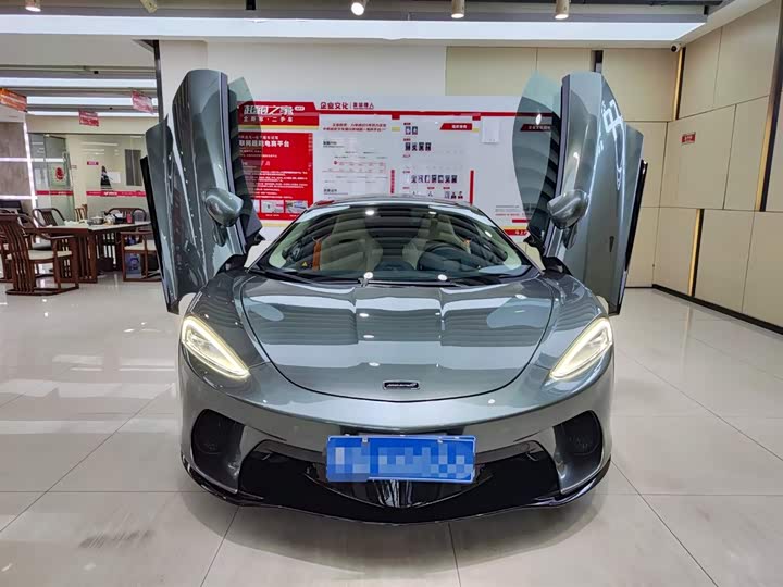 Фото 2 - McLaren GT