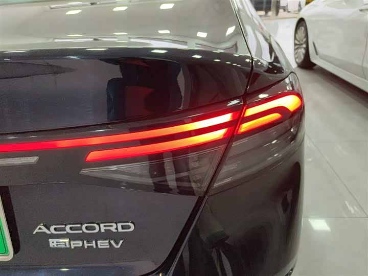 Фото 8 - Honda Accord Hybrid