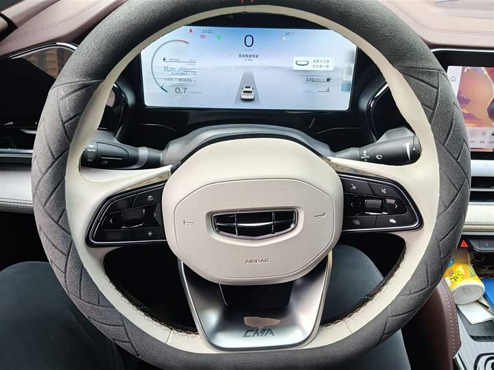 Фото 3 - Geely Monjaro