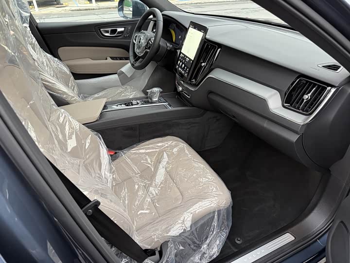 Фото 8 - Volvo XC60