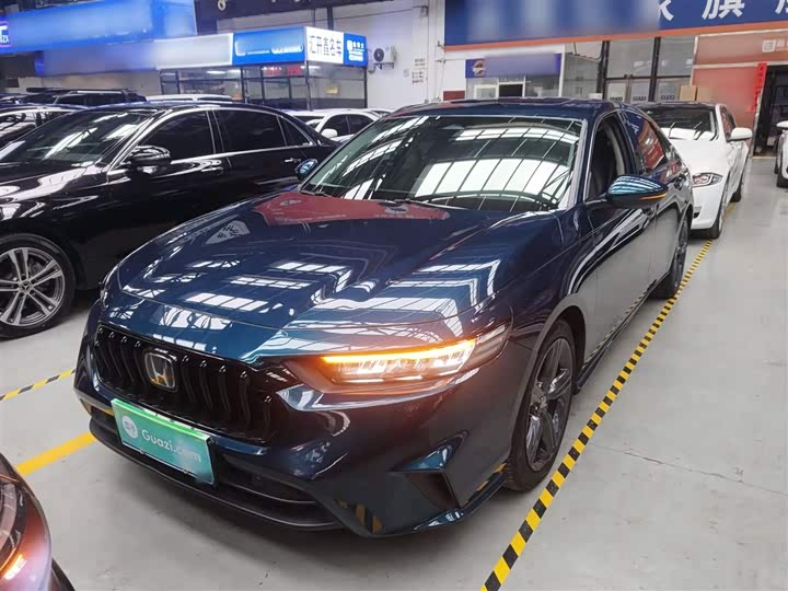 Фото 2 - Honda Inspire