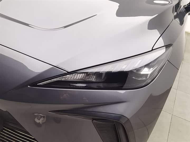 Фото 7 - MG Motor 4 EV