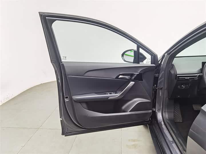 Фото 8 - MG Motor 4 EV