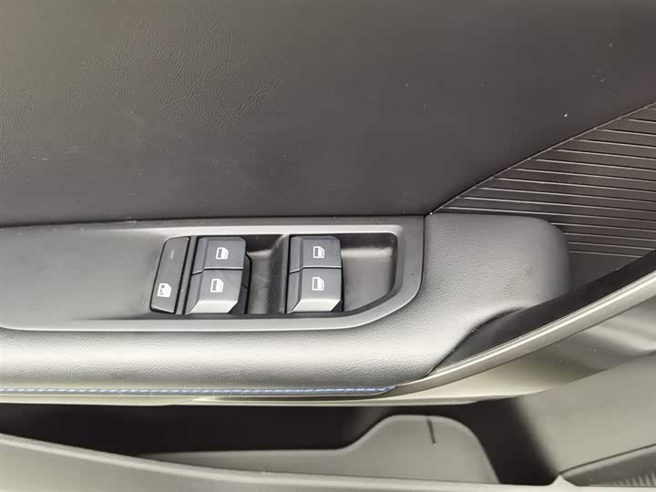 Фото 9 - MG Motor 4 EV