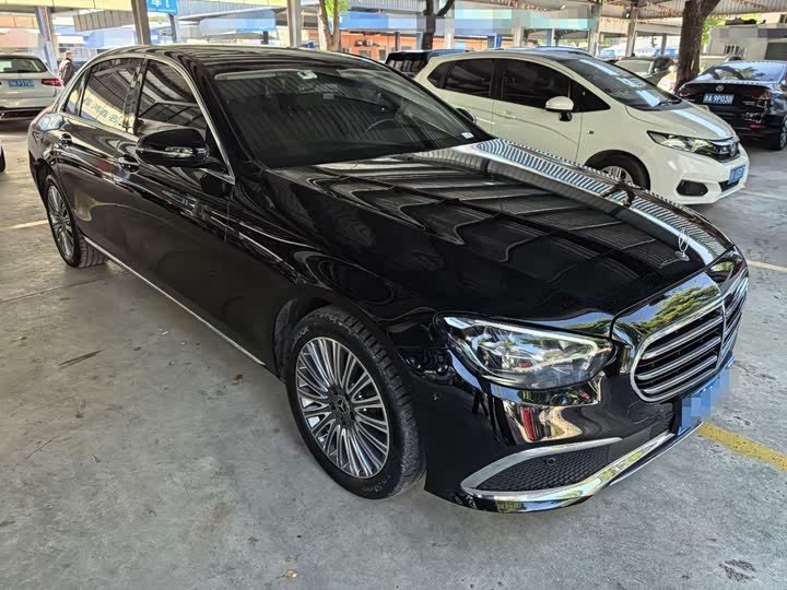 Фото 1 - Mercedes-Benz E-Class