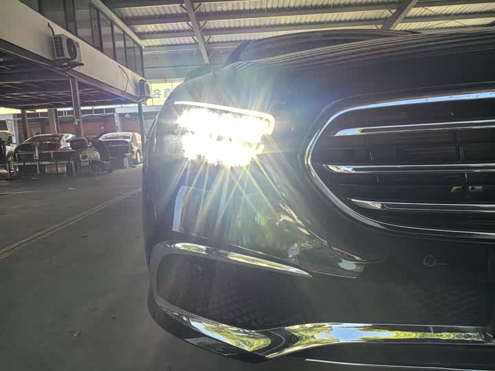 Фото 4 - Mercedes-Benz E-Class