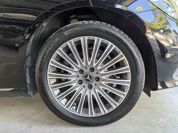 Фото 5 - Mercedes-Benz E-Class